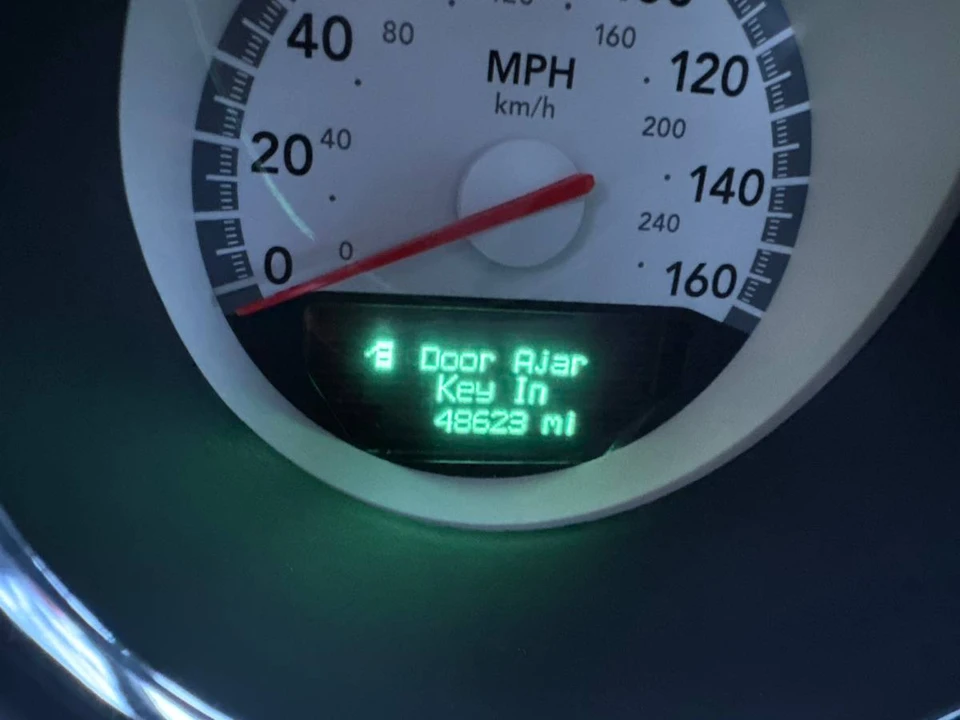 2010 Dodge Challenger 3rd Gen - Image 13 of 17
