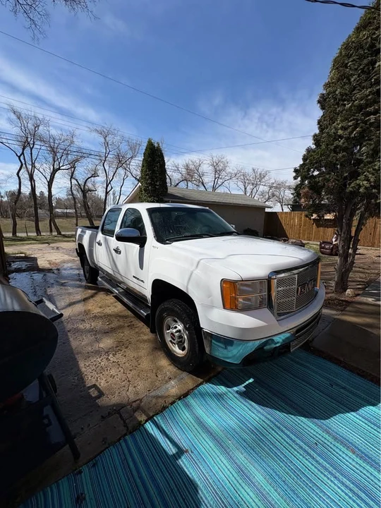 2010 GMC Sierra Heavy Duty 3rd Gen - Image 2 of 10