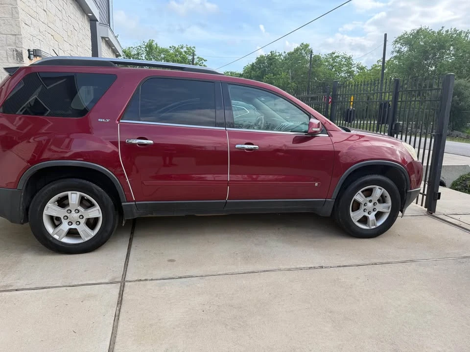 2010 GMC Acadia - Image 2 of 10