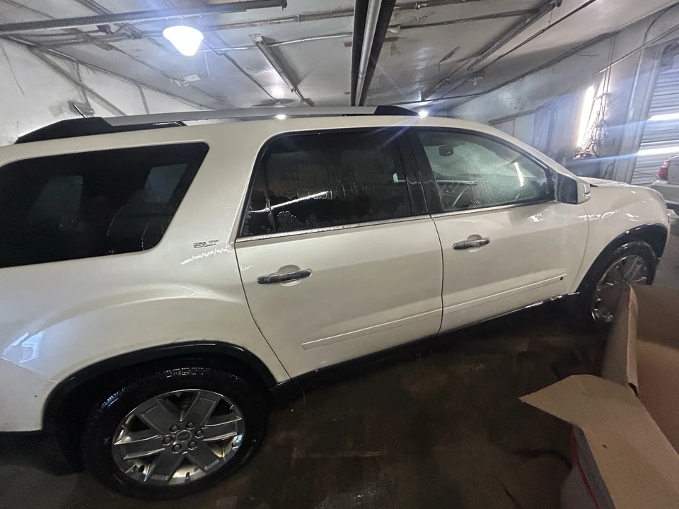 2010 GMC Acadia - Image 4 of 10