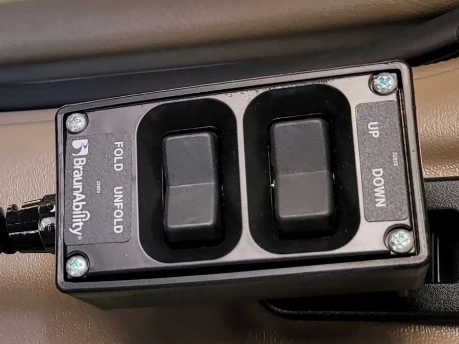 2010 GMC Savana - Image 7 of 18