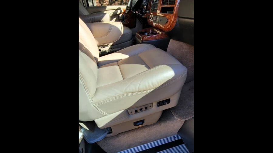 2010 GMC Savana - Image 2 of 18
