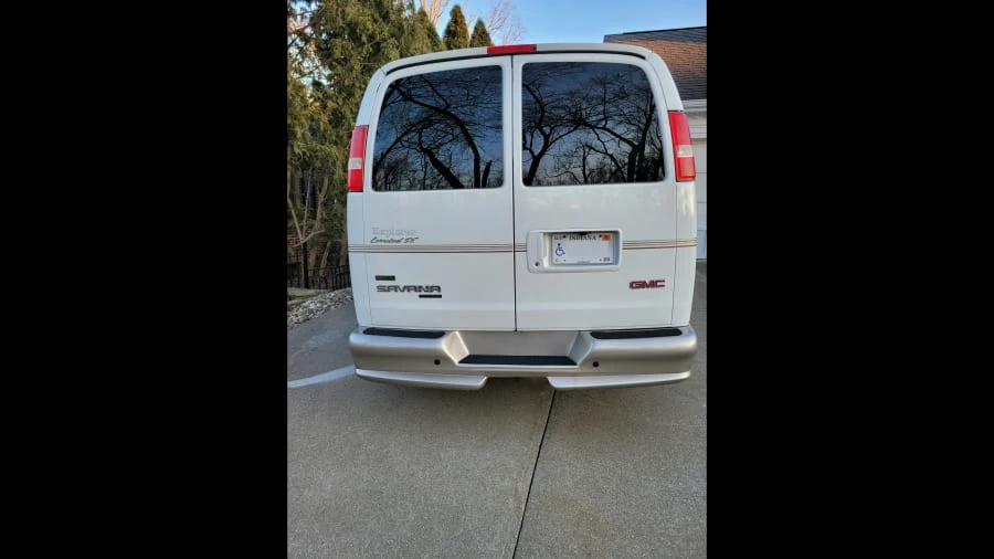 2010 GMC Savana - Image 5 of 18
