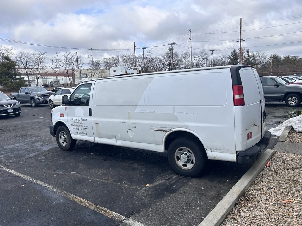 2010 GMC Savana - Image 3 of 3