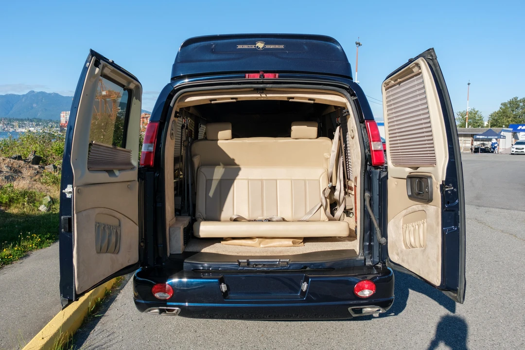 2010 GMC Savana - Image 5 of 31