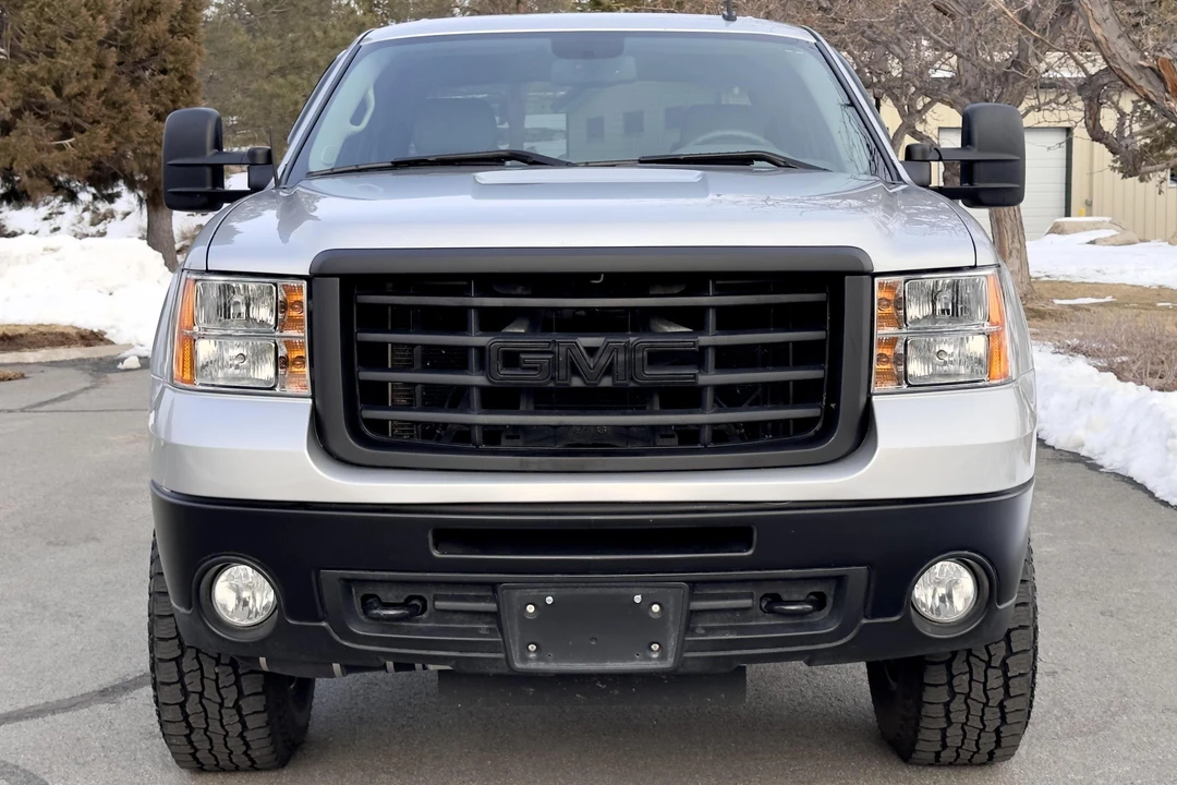 2010 GMC Sierra Heavy Duty 3rd Gen - Image 2 of 31