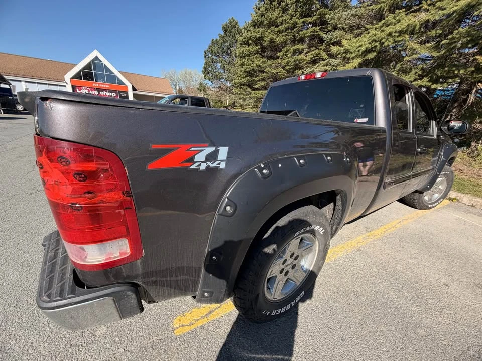 2010 GMC Sierra 2nd Gen - Image 3 of 4