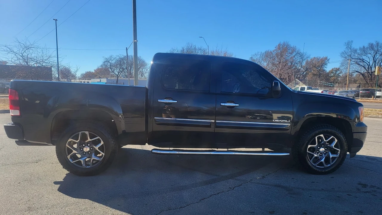 2010 GMC Sierra 3rd Gen - Image 2 of 10