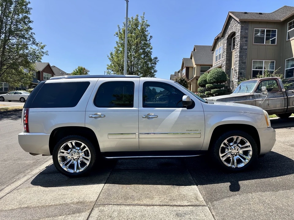 2010 GMC Yukon 3rd Gen - Image 17 of 21