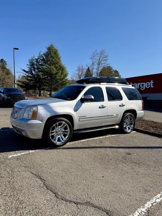 2010 GMC Yukon 3rd Gen - Image 8 of 21