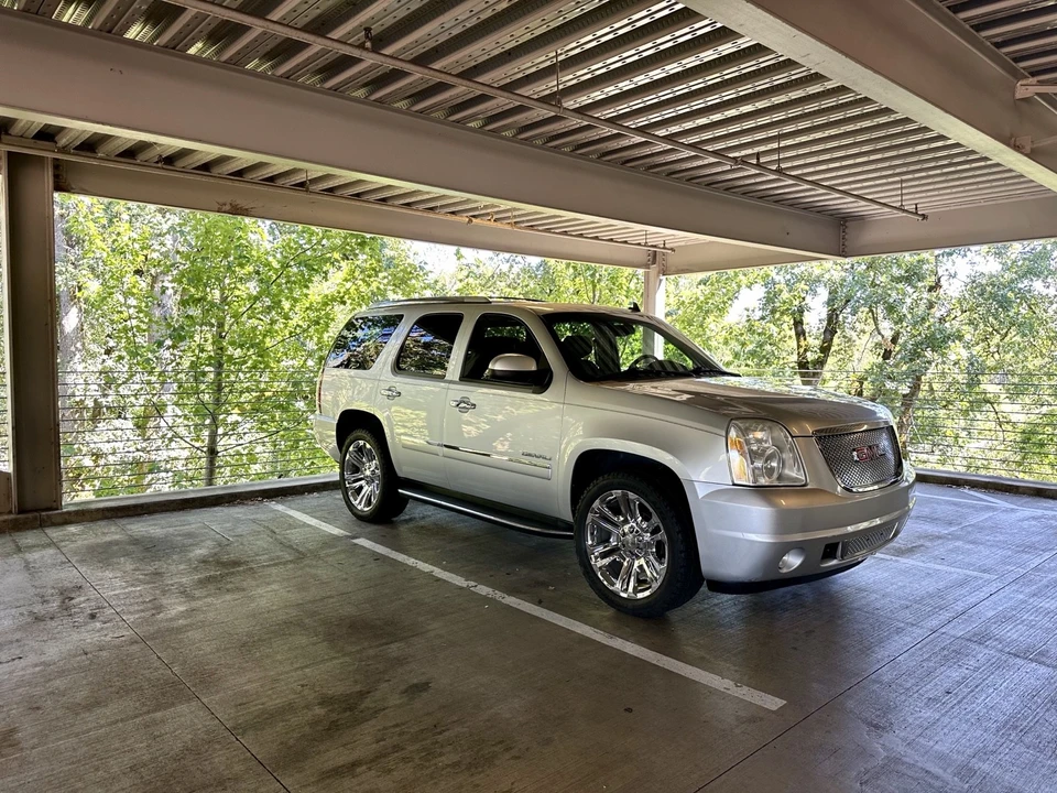2010 GMC Yukon 3rd Gen - Image 11 of 21