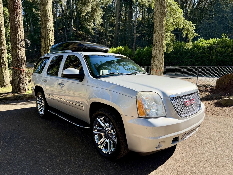 2010 GMC Yukon 3rd Gen - Image 13 of 21