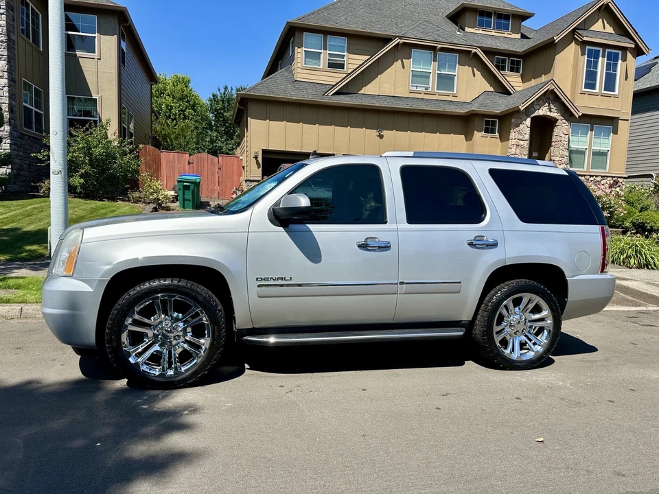 2010 GMC Yukon 3rd Gen - Image 15 of 21