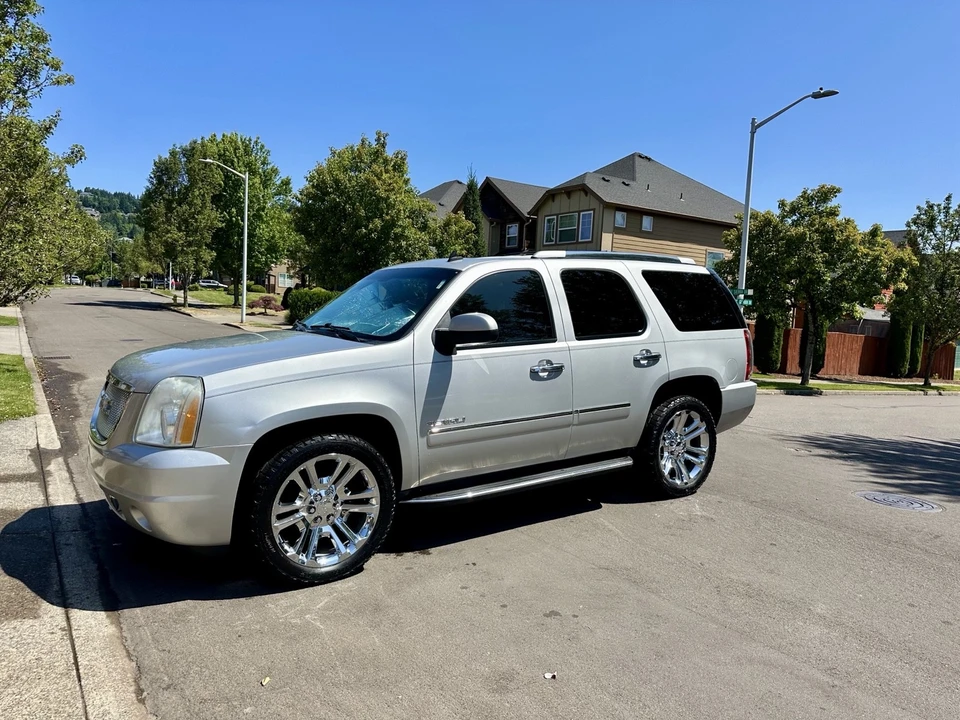 2010 GMC Yukon 3rd Gen - Image 18 of 21