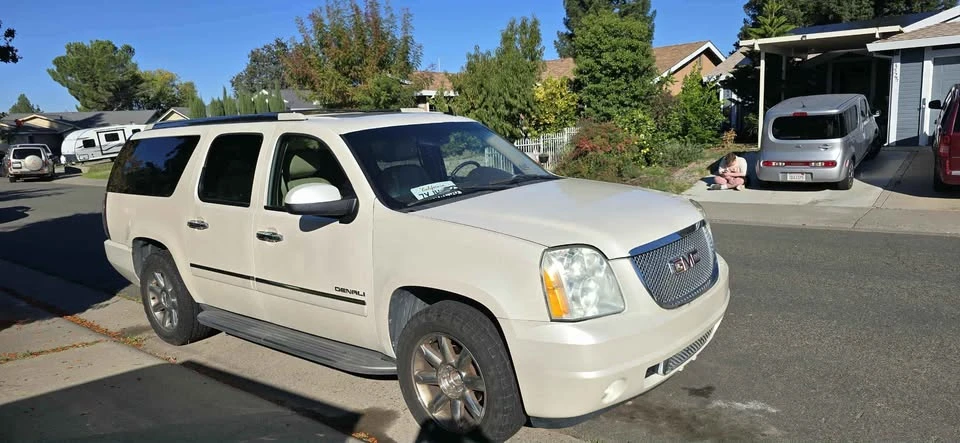 2010 GMC Yukon 3rd Gen - Image 5 of 12