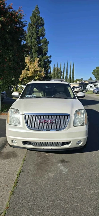 2010 GMC Yukon 3rd Gen - Image 2 of 12