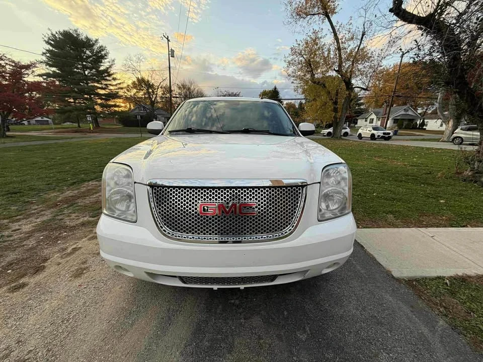 2010 GMC Yukon 3rd Gen - Image 11 of 16