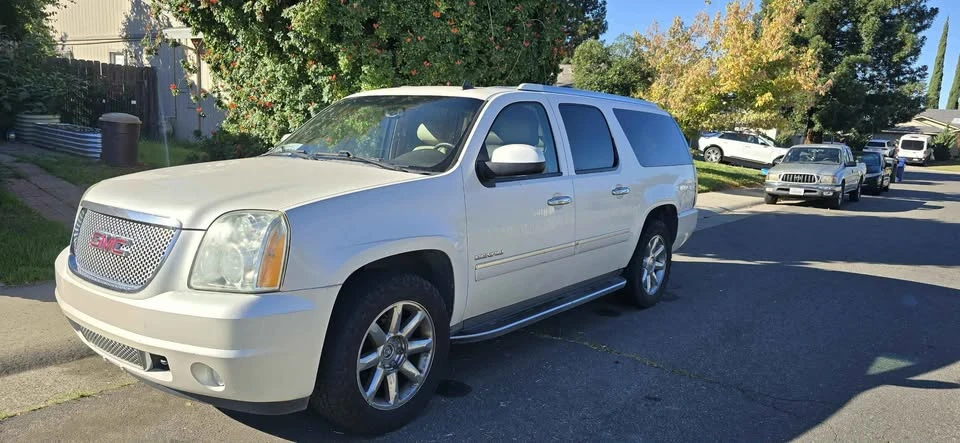 2010 GMC Yukon 3rd Gen - Image 4 of 12