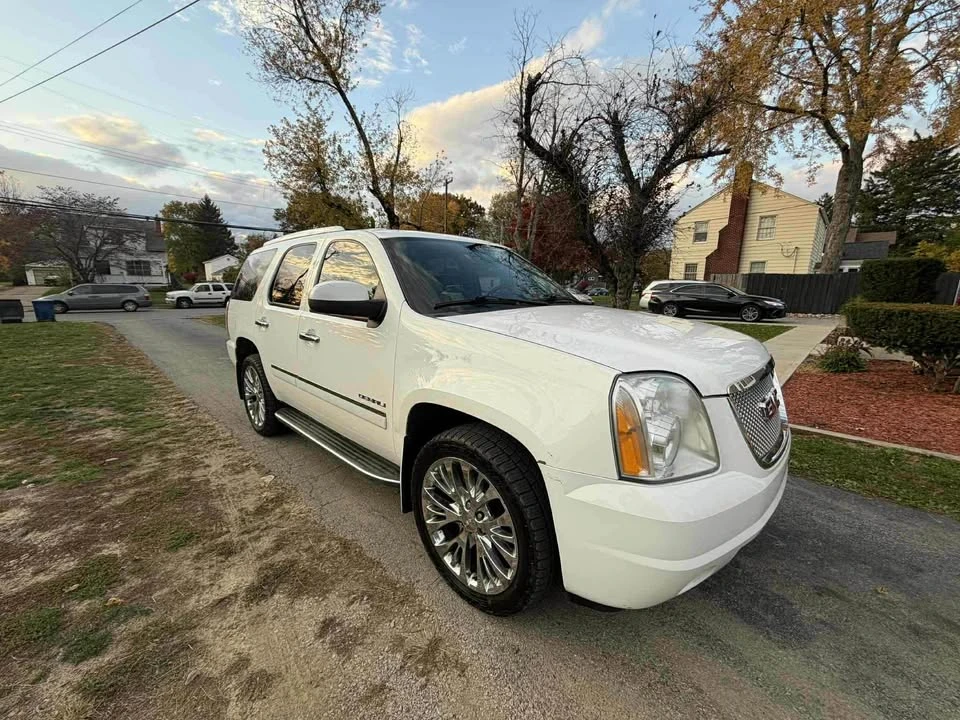 2010 GMC Yukon 3rd Gen - Image 13 of 16
