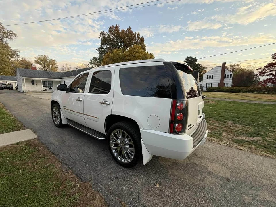 2010 GMC Yukon 3rd Gen - Image 10 of 16