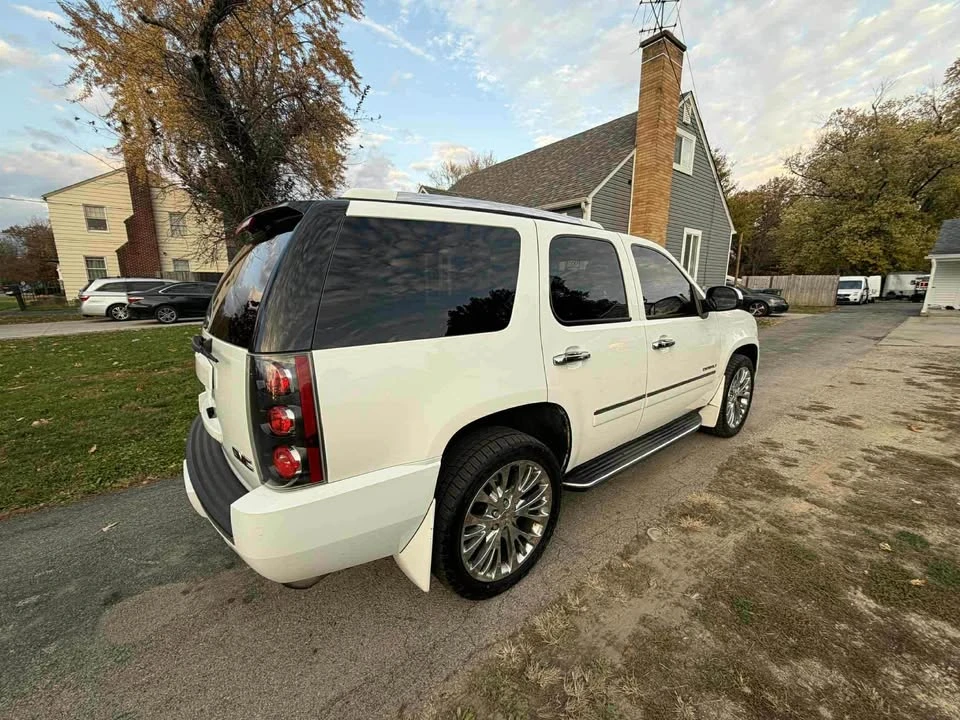 2010 GMC Yukon 3rd Gen - Image 4 of 16