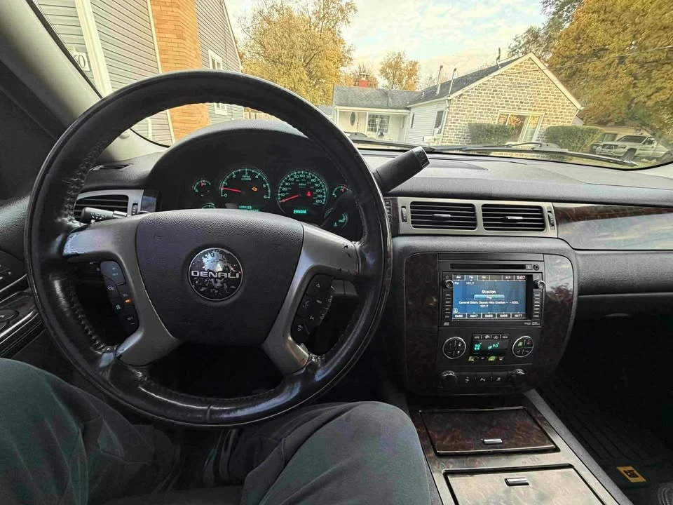 2010 GMC Yukon 3rd Gen - Image 12 of 16