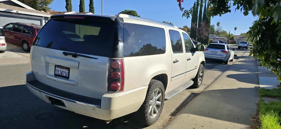 2010 GMC Yukon 3rd Gen - Image 6 of 12
