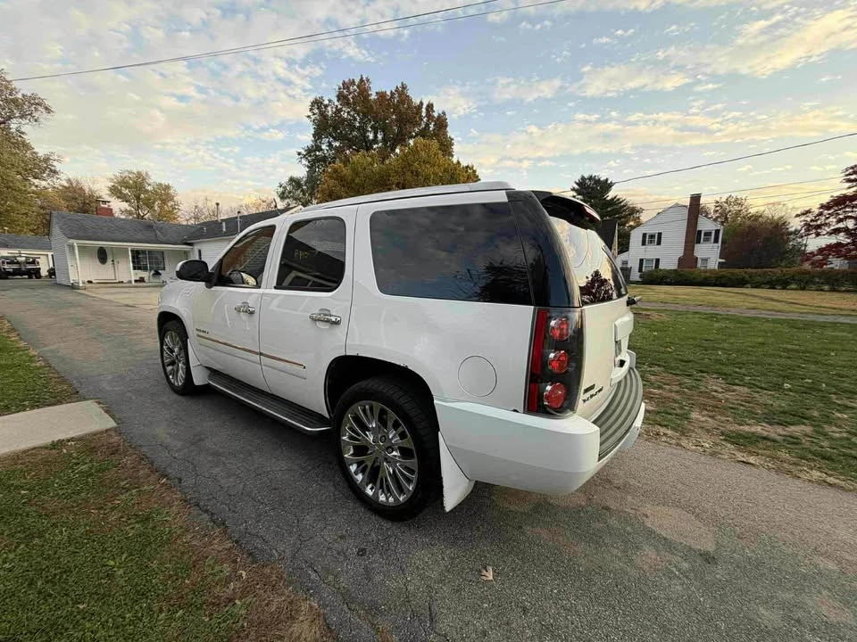 2010 GMC Yukon 3rd Gen - Image 3 of 16