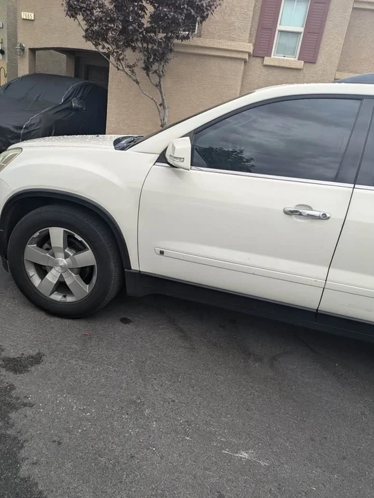 2010 GMC Acadia - Image 2 of 4
