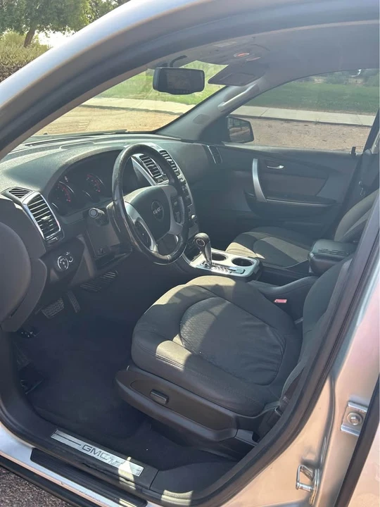 2010 GMC Acadia - Image 2 of 8