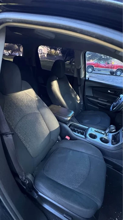 2010 GMC Acadia - Image 5 of 8