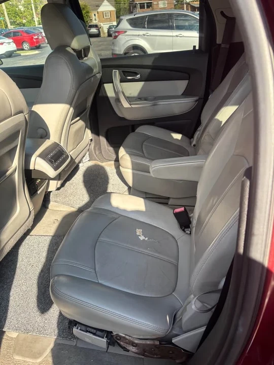 2010 GMC Acadia - Image 13 of 16
