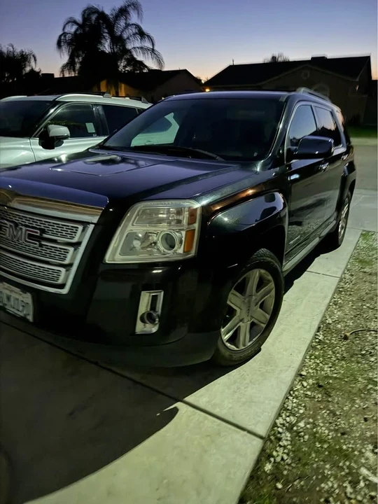 2010 GMC Terrain - Image 2 of 5