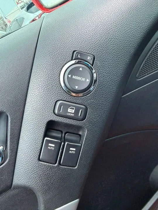 2010 Genesis - Image 13 of 15