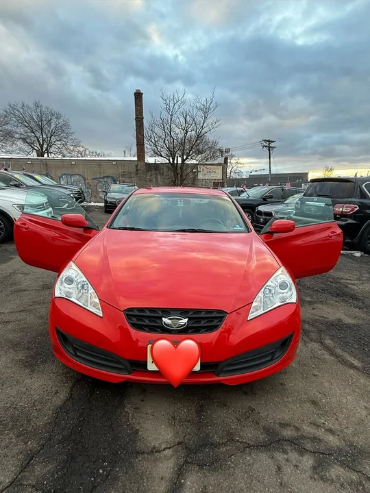 2010 Genesis - Image 10 of 15