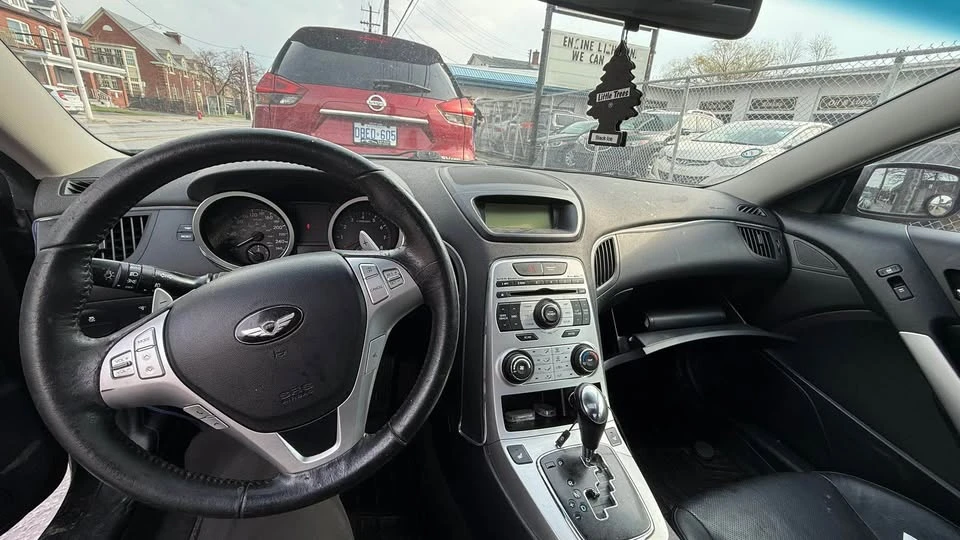 2010 Hyundai Genesis - Image 5 of 6