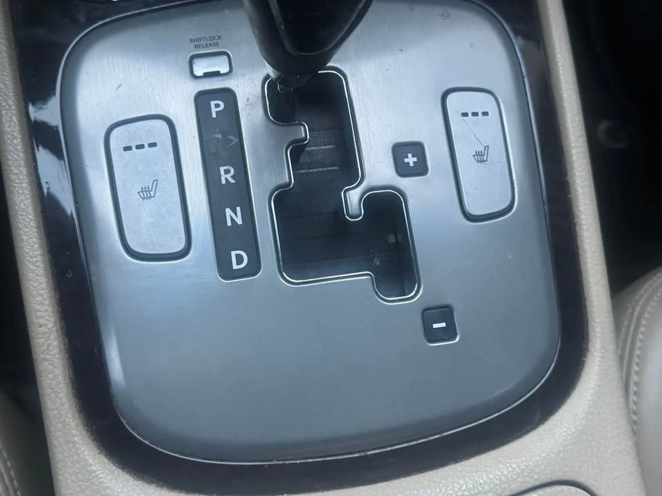 2010 Hyundai Genesis - Image 12 of 16