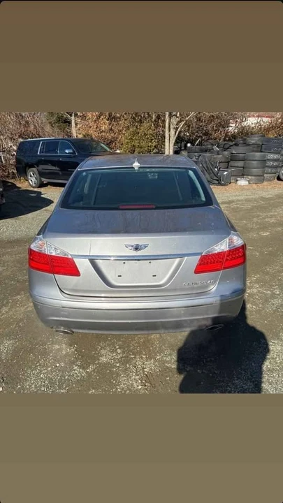 2010 Hyundai Genesis - Image 6 of 8
