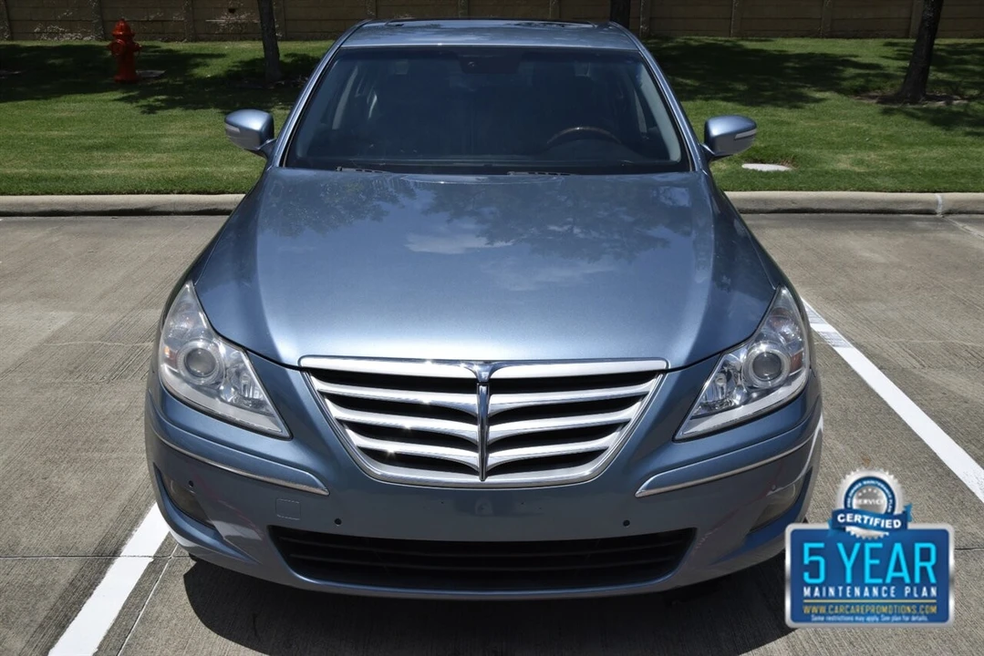 2010 Hyundai Genesis - Image 2 of 4