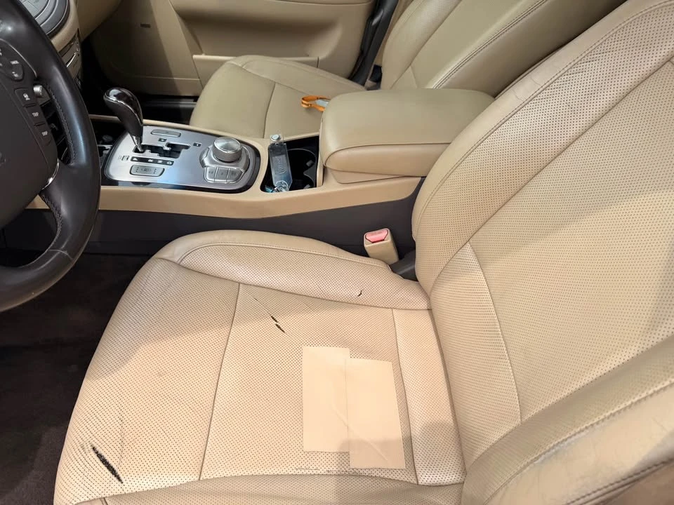 2010 Hyundai Genesis - Image 8 of 10