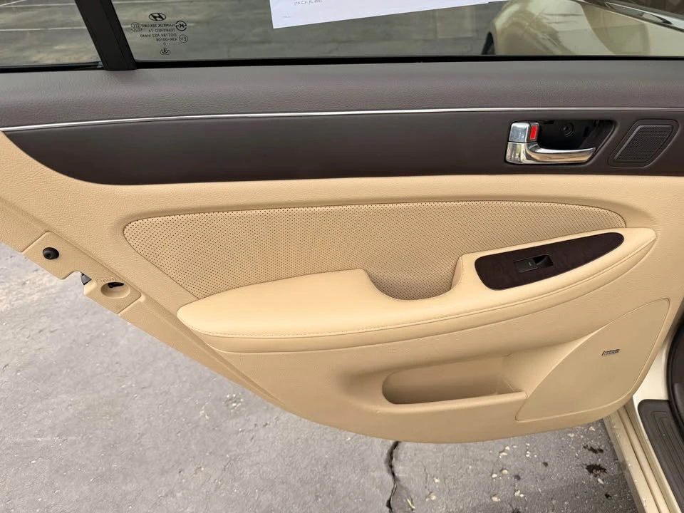 2010 Hyundai Genesis - Image 7 of 10