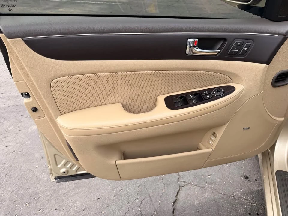 2010 Hyundai Genesis - Image 9 of 10