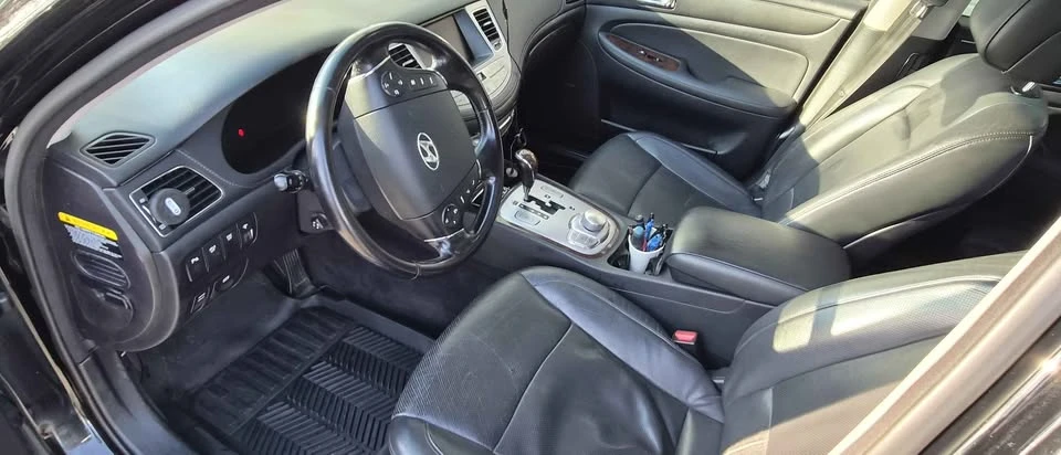 2010 Hyundai Genesis - Image 16 of 17