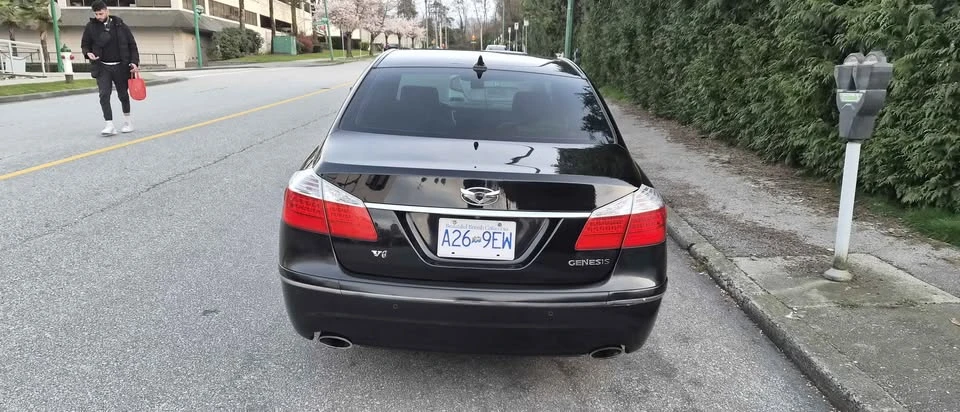 2010 Hyundai Genesis - Image 6 of 17