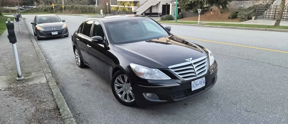 2010 Hyundai Genesis - Image 5 of 17
