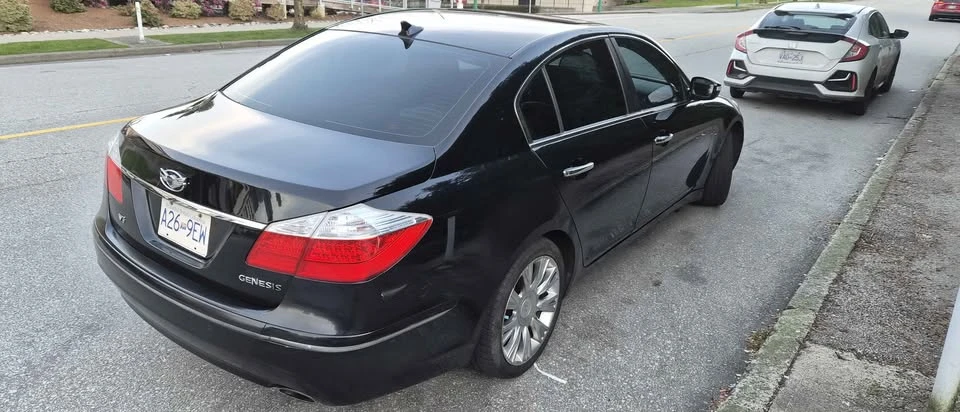 2010 Hyundai Genesis - Image 4 of 17