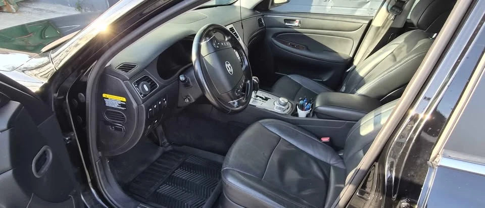 2010 Hyundai Genesis - Image 15 of 17