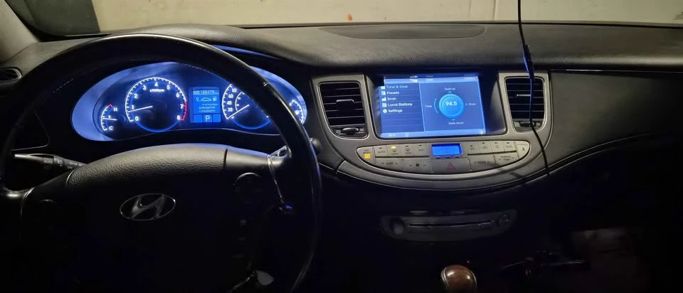 2010 Hyundai Genesis - Image 7 of 17