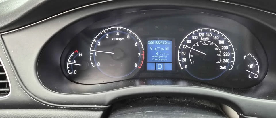 2010 Hyundai Genesis - Image 9 of 17