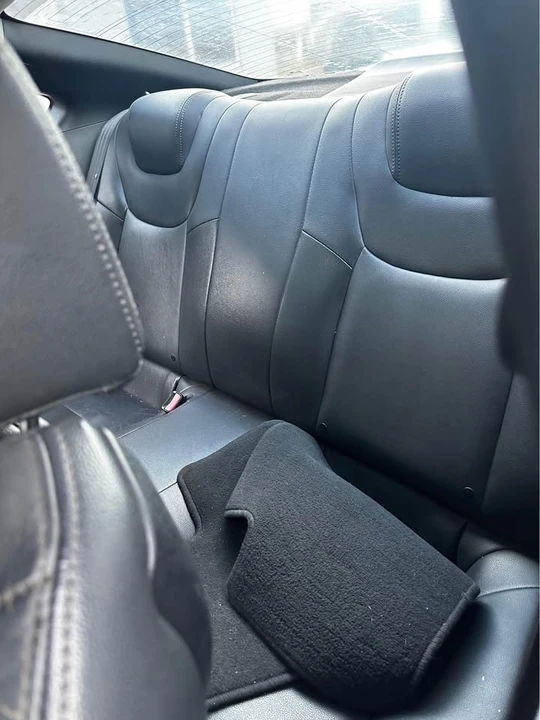 2010 Genesis - Image 10 of 11